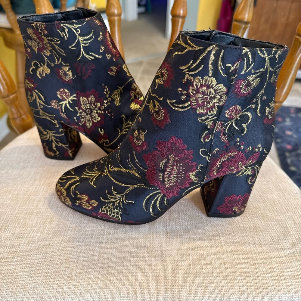 ANTONIO MELANI floral Ankle Booties with Block Heel